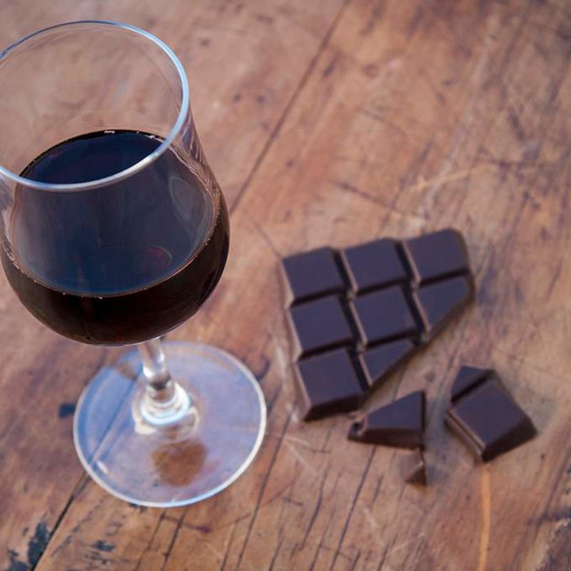 Vinho tinto e chocolate: uma combinação inusitada